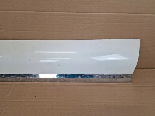 VW Touareg II Right Front Door Trim 7P6854940M image 2