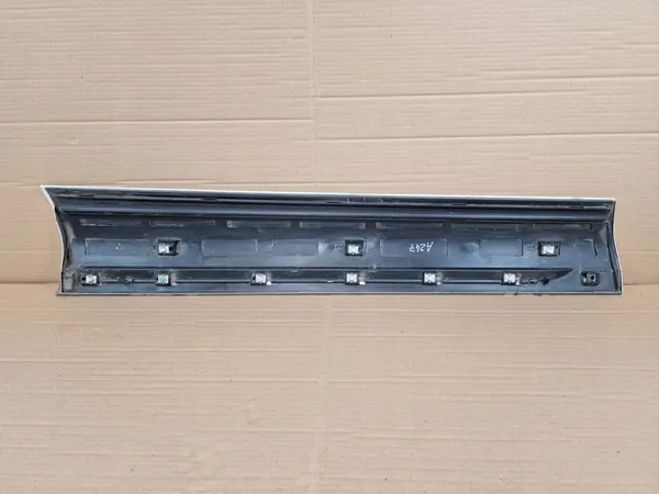 VW Touareg II Right Front Door Trim 7P6854940M image 4