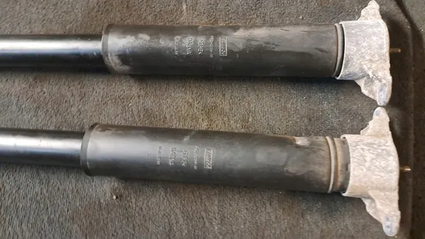 VOLVO V40 II 12- Set di ammortizzatori posteriori OEM 31317960 image 3