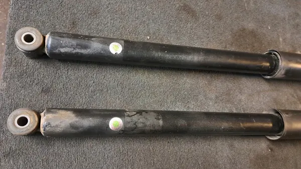 VOLVO V40 II 12- Set di ammortizzatori posteriori OEM 31317960 image 4