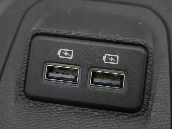USB-pistorasia OEM 9809990277 Peugeot 3008 II 2022 image 5