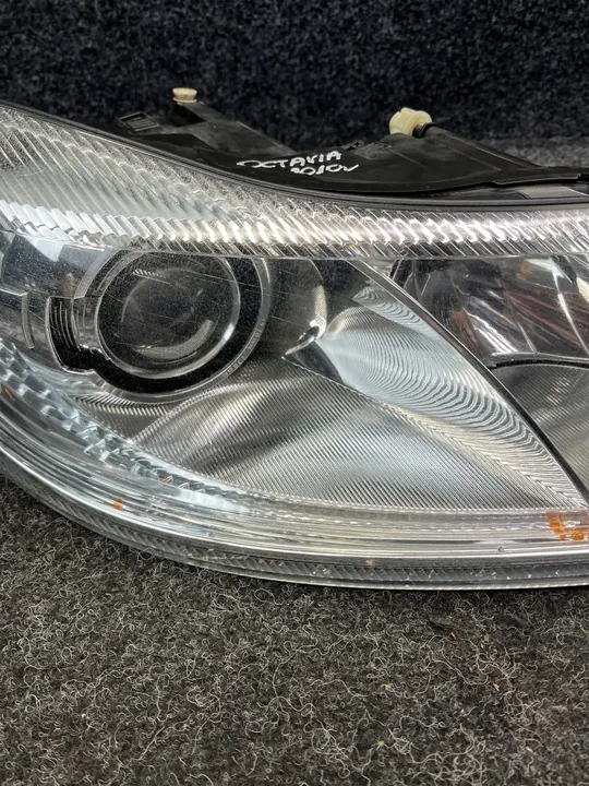 Oikea Etu Bi-Xenon Lamppu Skoda Octavia II Lift 1Z1941016G image 3