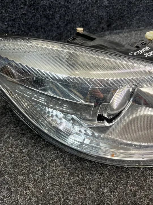 Oikea Etu Bi-Xenon Lamppu Skoda Octavia II Lift 1Z1941016G image 4