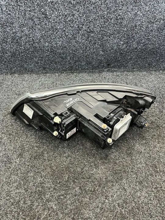 Oikea Etu Bi-Xenon Lamppu Skoda Octavia II Lift 1Z1941016G image 8