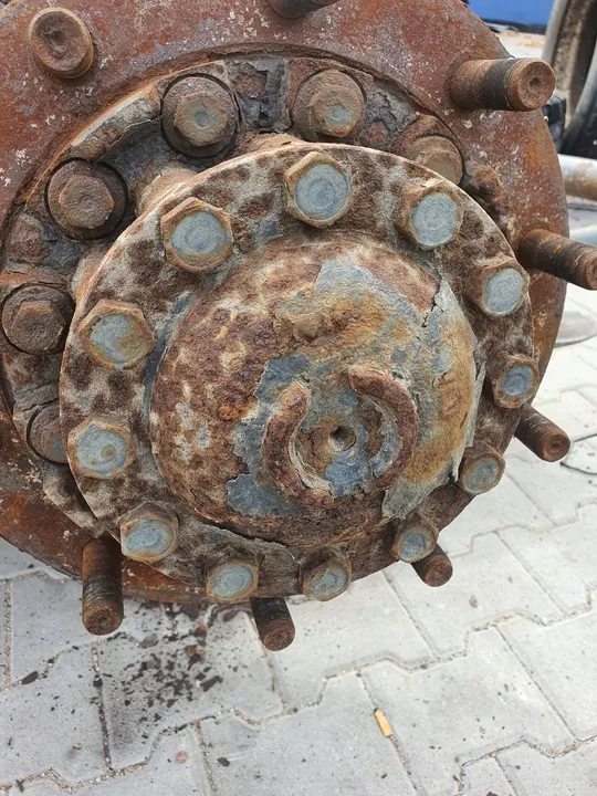 Iveco Stralis 450 Mozzo Posteriore Sinistro R22.5 10 Bulloni image 2