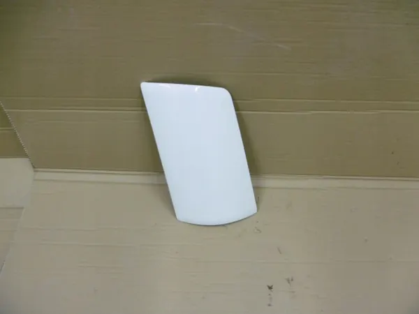 Spoiler de canto Volvo FL FE OEM 21169991 - Usado image 2