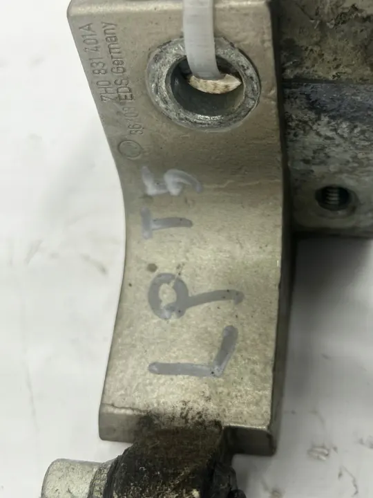 VW T5 Hinge Porta Frontal Esquerda 7H0831411A image 2