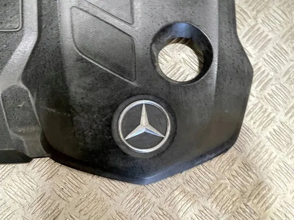Couvercle Supérieur Moteur Mercedes E-Class W213 2.0D image 4