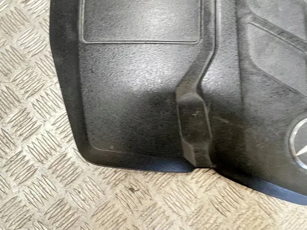 Couvercle Supérieur Moteur Mercedes E-Class W213 2.0D image 5