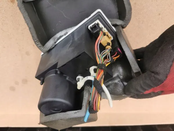 Pompe de verrouillage central OEM 8D0862257B Audi A4 B5 image 2