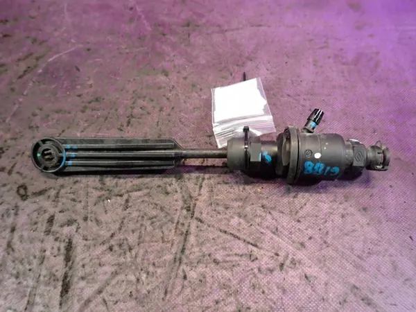 Bomba de embreagem Renault OE 30 61 000 09R image 2