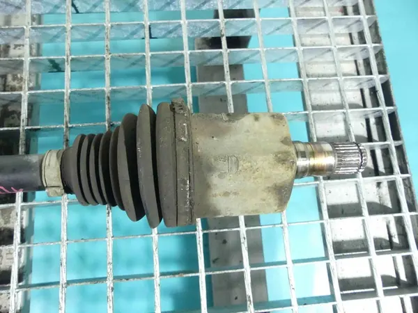 Vänster halvaxel VW Jetta V 2.5 Automat OEM image 3