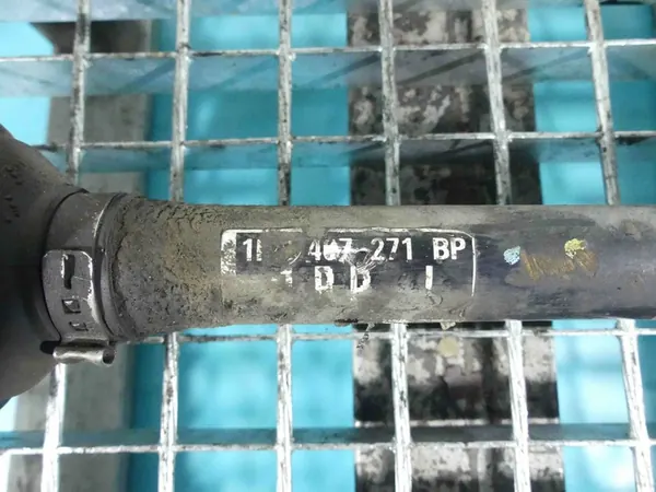 Vänster halvaxel VW Jetta V 2.5 Automat OEM image 4