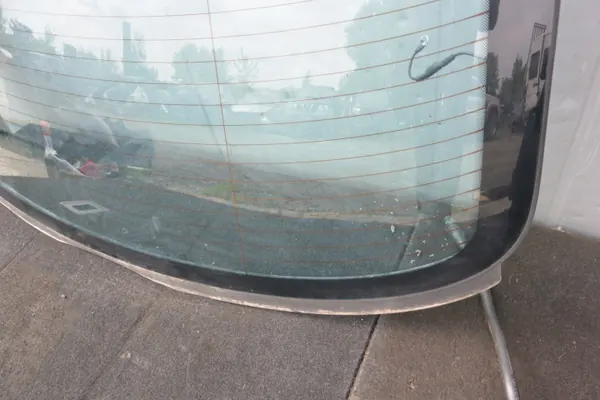 Ventana trasera Mercedes-Benz OEM para Clase E W211 Sedán image 5