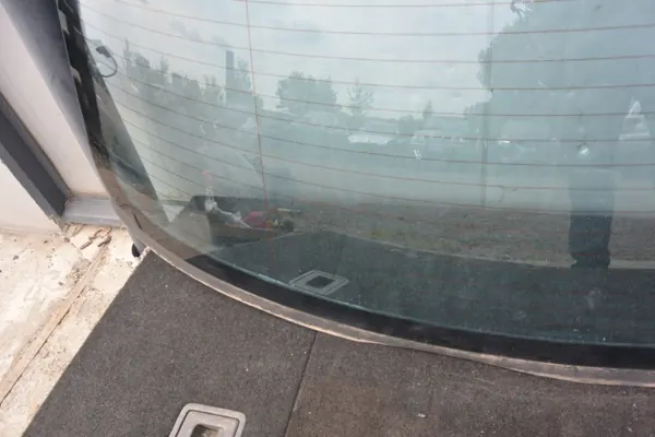Ventana trasera Mercedes-Benz OEM para Clase E W211 Sedán image 6