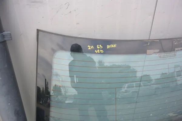 Ventana trasera Mercedes-Benz OEM para Clase E W211 Sedán image 8