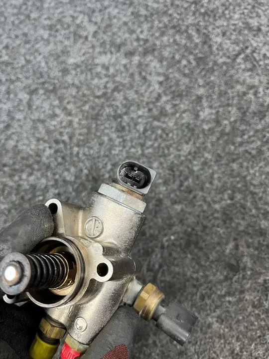 Audi VW Polttoainepumppu 2.0 TFSI image 3