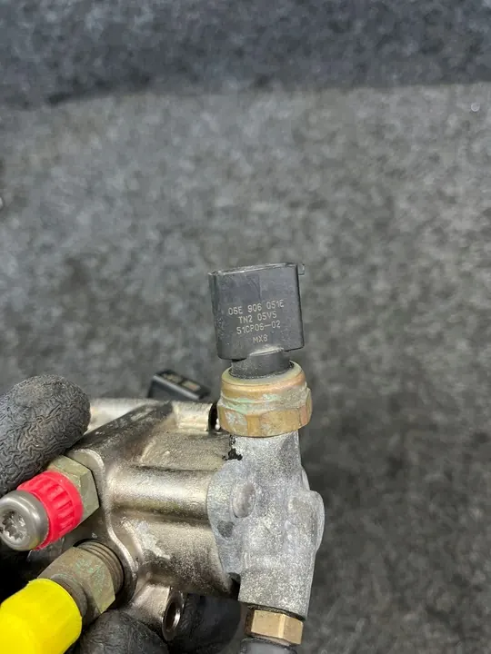 Audi VW Polttoainepumppu 2.0 TFSI image 6