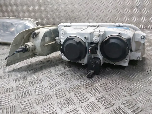 Volvo V40 I Lift Etuvasen + Oikean Valot + Vilkut image 6