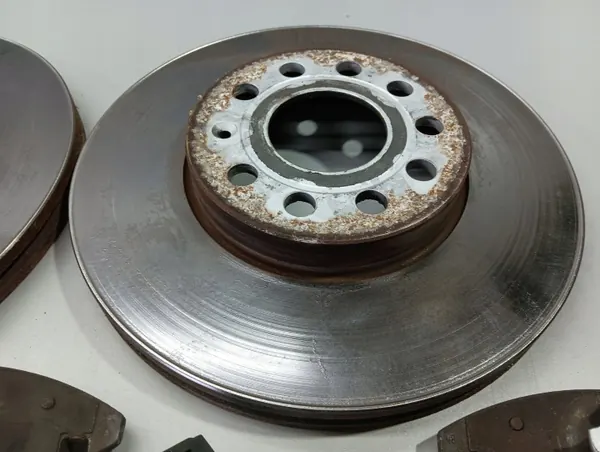 OEM Bremscheiben & Beläge Vorderachse Audi A3 8P 2.0 TDI image 3