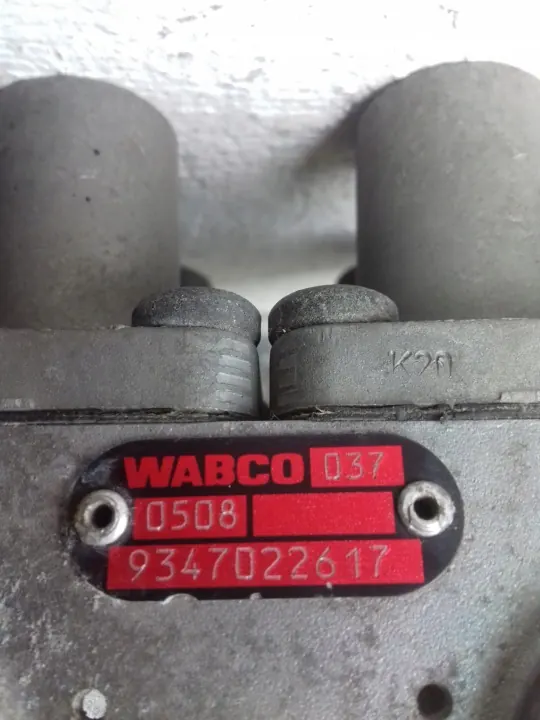 Wabco 4-Wege-Ventil OEM 9347022617 - Gebraucht image 2