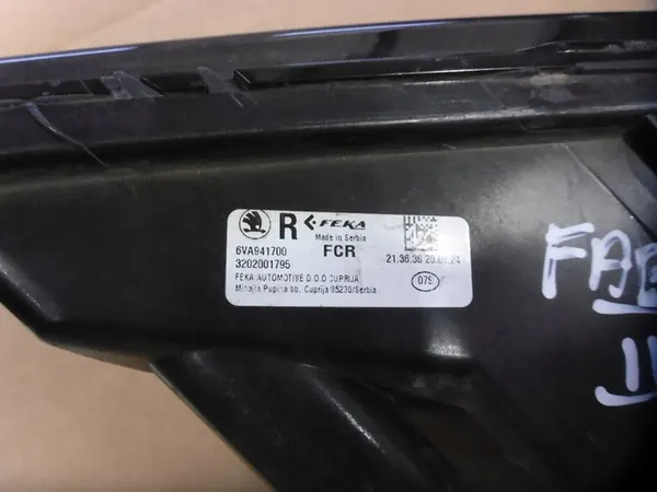 Farol Halógeno Direito Skoda Fabia IV image 8