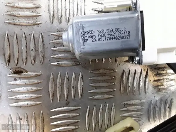 Régulateur de vitre Audi A1 OEM 8X3837462A image 4