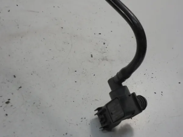 Tuyau à vide Volvo OEM 31329282 - État utilisé image 4