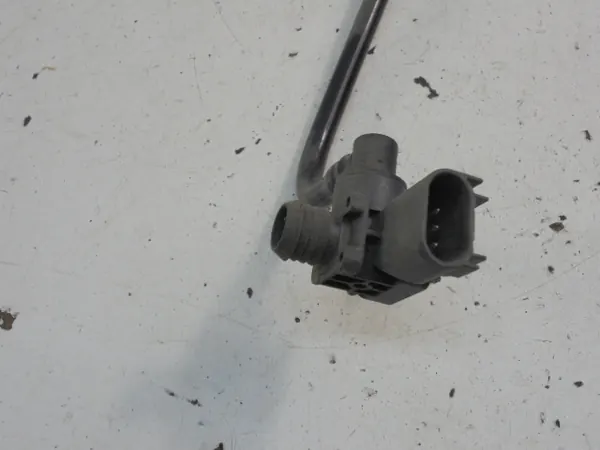 Tuyau à vide Volvo OEM 31329282 - État utilisé image 8