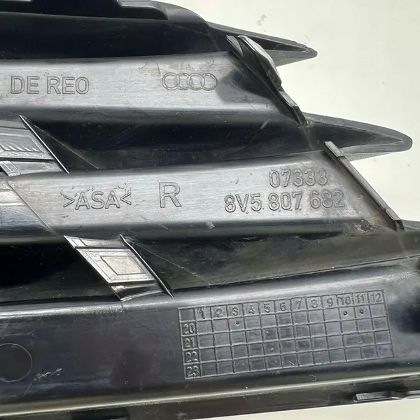 Audi OE 8V5807682A9 rejilla de parachoques image 9