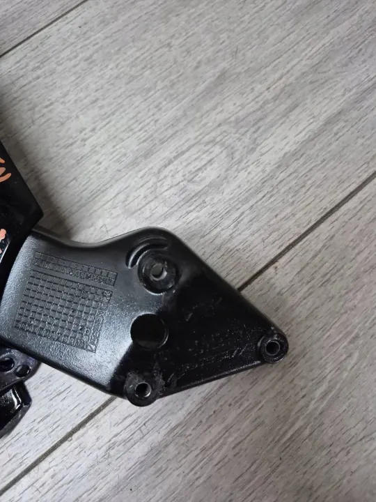 Base de rétroviseur droit McLaren 720S OEM 14AA674CP image 6