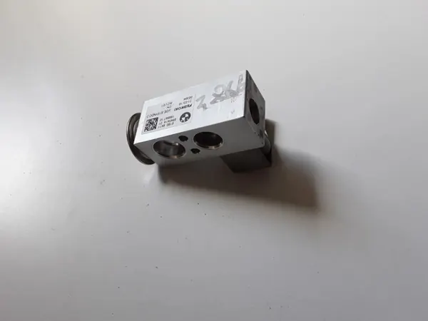 Válvula de expansión AC OEM 6845414 para Mini Cooper image 3