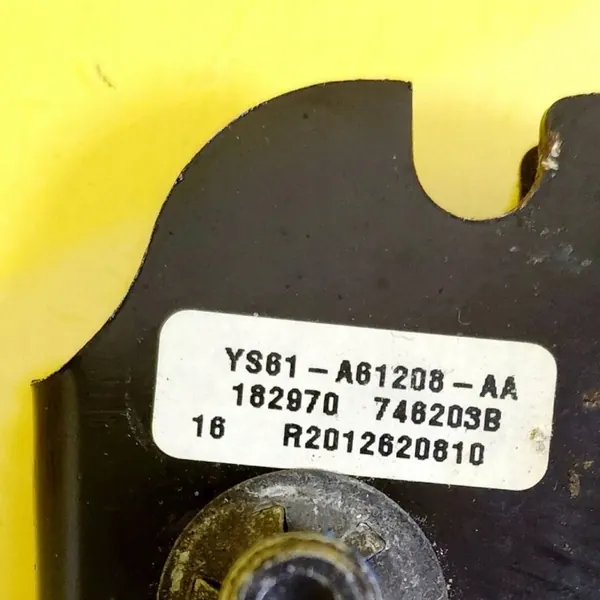 Boucle de ceinture avant droit OEM DRC99297 Mazda 121 image 5