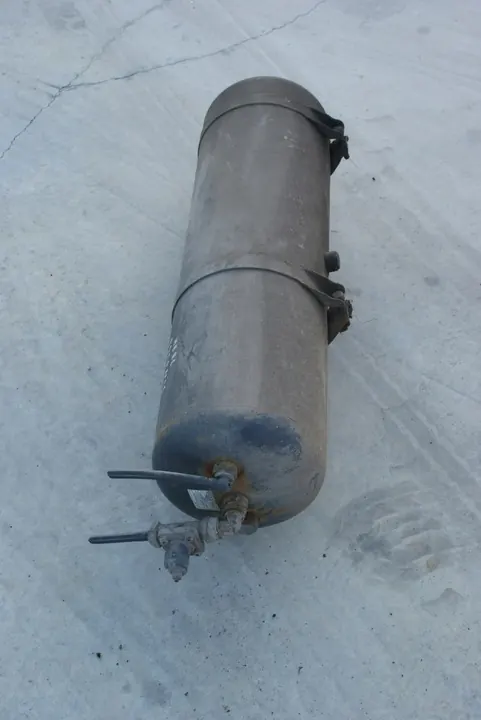 Réservoir d'air Mercedes Actros A0064324701 image 2