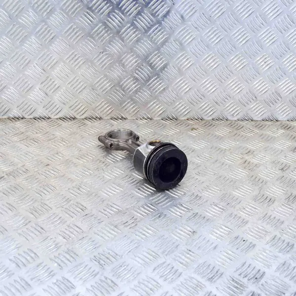 Kolv VW Passat B8 2.0L 110kw 2016 OEM 04L107065A image 2