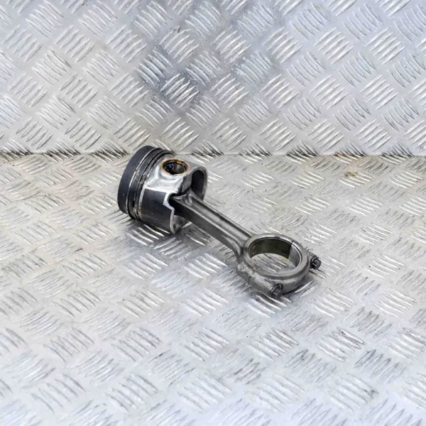 Kolv VW Passat B8 2.0L 110kw 2016 OEM 04L107065A image 3