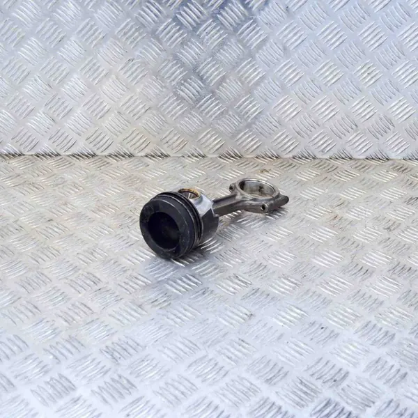 Kolv VW Passat B8 2.0L 110kw 2016 OEM 04L107065A image 4