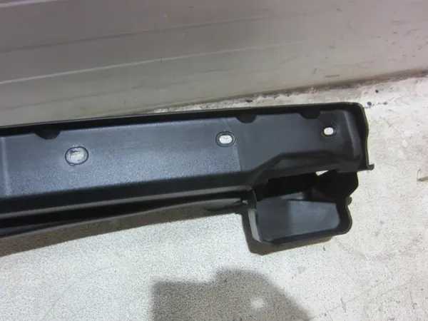 BMW X5 F15 F16 Lokasuoja vasen OEM 64319245595 image 4