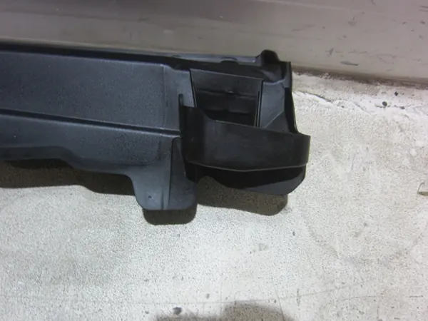 BMW X5 F15 F16 Lokasuoja vasen OEM 64319245595 image 6