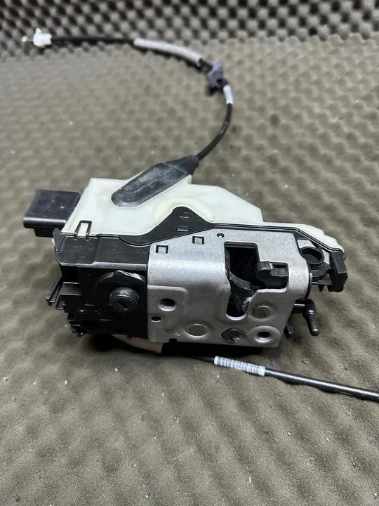 Fram Höger Dörrlås Peugeot 208 9688079980 image 3