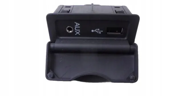 Enchufe USB AUX Renault OEM 280230002R - Usado image 2