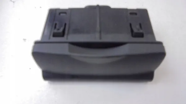 Enchufe USB AUX Renault OEM 280230002R - Usado image 3