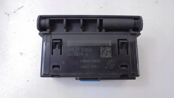 Enchufe USB AUX Renault OEM 280230002R - Usado image 4
