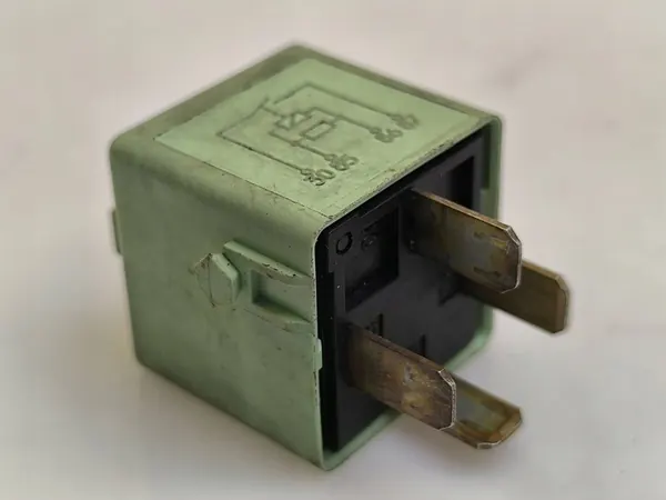 BMW 5 E39 1999 Rela V23134K59X222 image 2