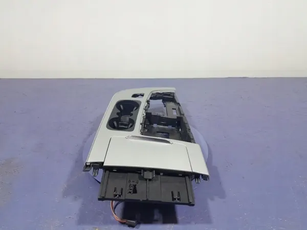 Audi Q7 II tunnel drinkhouderafdekking OEM Lochow-329329- image 2