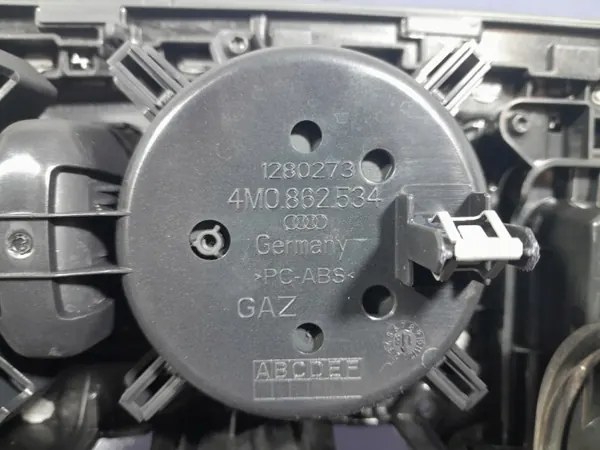 Audi Q7 II tunnel drinkhouderafdekking OEM Lochow-329329- image 10