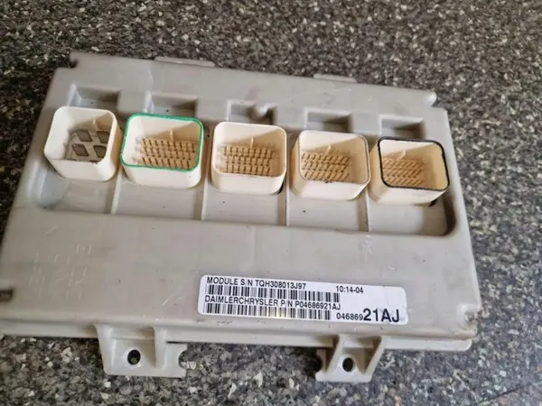 Chrysler Comfortmodule P04686921AJ 3.8L 2002 image 3