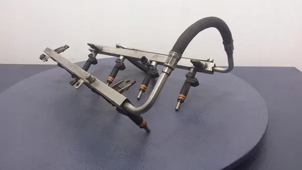 BMW E65 E66 3.6 B V8 Brandstofrail 7506924 image 4