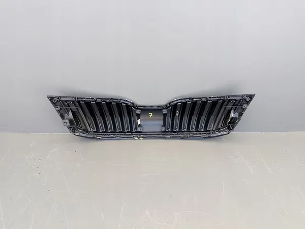 SKODA OCTAVIA III 3 LIFT 2016- Front Grill 5E0807723A image 5