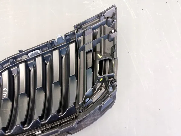 SKODA OCTAVIA III 3 LIFT 2016- Front Grill 5E0807723A image 6